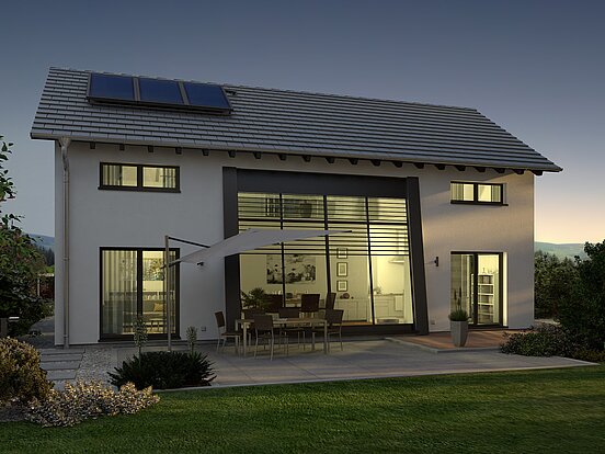 Einfamilienhaus Trendline S6 von allkauf, Ansicht Garten am Abend mit Solaranlage